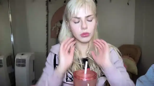 Snapshot of SirenitySirenxx chatting on March 2025 11:59:02 PM SirenitySirenxx online show from March 2025 11:59:02 PM
