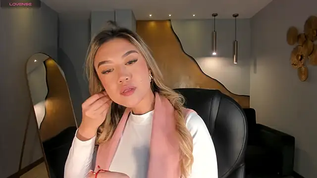 RebeccaHudson online show from March 2026 06:40:01 PM