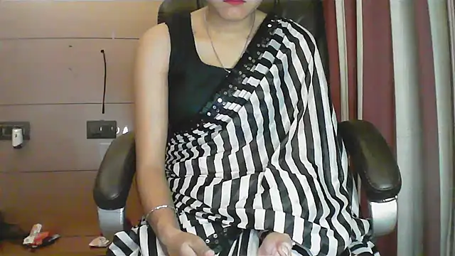 collage hoty online show from November 2025 04:42:02 PM