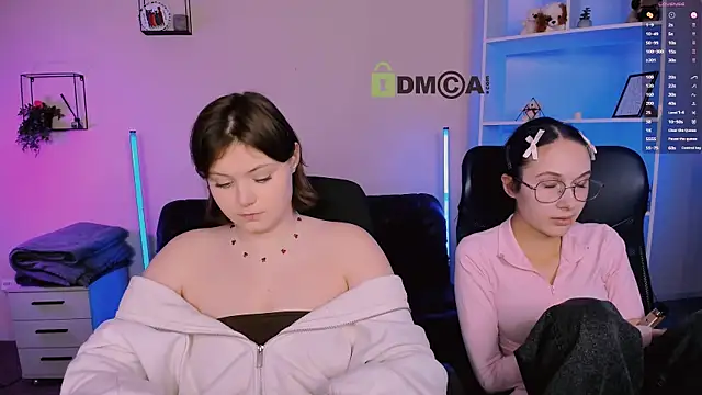 nikole kitt online show from November 2025 08:03:01 PM