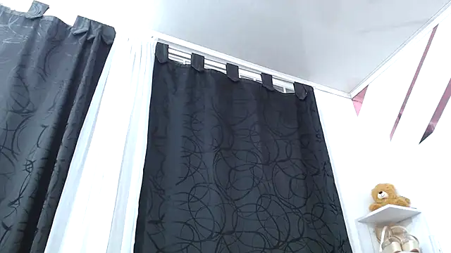 Kitten Hot  online show from October 2025 03:29:01 AM