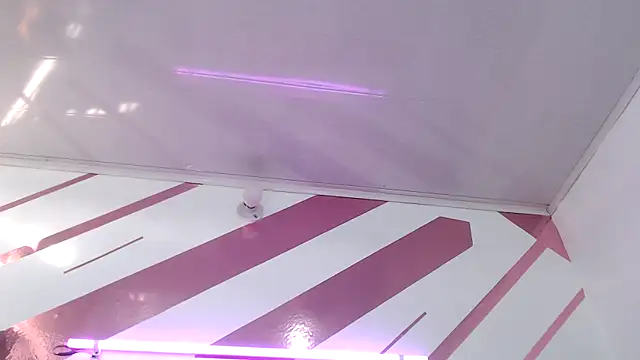 Kitten Hot  online show from February 2026 10:15:01 PM