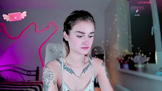 Snapshot of _Ravenaa chatting on December 2024 11:41:02 AM Ravenaa online show from December 2024 11:41:02 AM