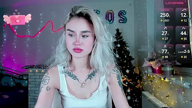 Snapshot of _Ravenaa chatting on December 2024 11:50:02 AM Ravenaa online show from December 2024 11:50:02 AM