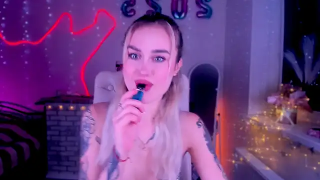 Snapshot of _Ravenaa chatting on February 2025 01:51:02 PM Ravenaa online show from February 2025 01:51:02 PM
