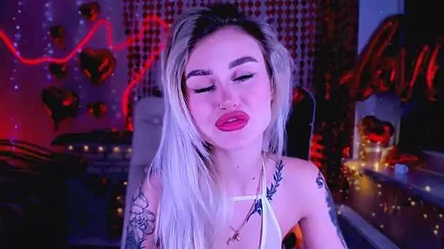 Snapshot of _Ravenaa chatting on February 2025 11:04:01 AM Ravenaa online show from February 2025 11:04:01 AM