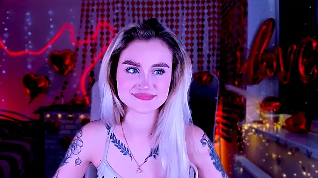 Snapshot of _Ravenaa chatting on February 2025 10:12:01 AM Ravenaa online show from February 2025 10:12:01 AM