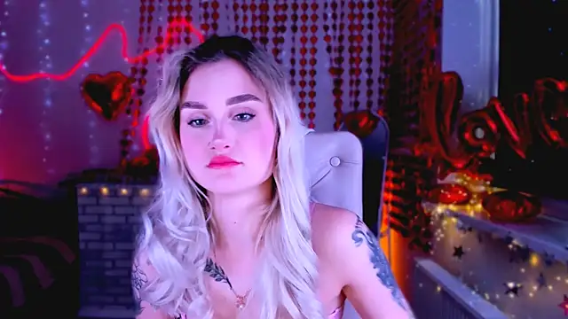 Snapshot of _Ravenaa chatting on February 2025 12:05:02 PM Ravenaa online show from February 2025 12:05:02 PM