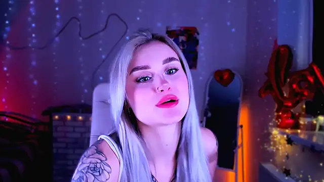 Snapshot of _Ravenaa chatting on March 2025 12:22:01 PM Ravenaa online show from March 2025 12:22:01 PM