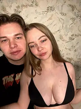 Snapshot of Family-Mm1 chatting on January 2026 07:02:01 AM Family-Mm1 online show from January 2026 07:02:01 AM