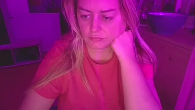 Snapshot of Meliss_Official9 chatting on December 2025 07:21:01 PM Meliss Official9 online show from December 2025 07:21:01 PM