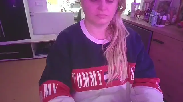 Snapshot of Meliss_Official9 chatting on December 2025 09:17:01 AM Meliss Official9 online show from December 2025 09:17:01 AM