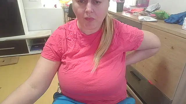 Snapshot of Meliss_Official9 chatting on February 2026 10:16:01 AM Meliss Official9 online show from February 2026 10:16:01 AM