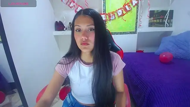 Snapshot of Catalehia_Milk chatting on February 2025 08:15:01 PM Catalehia Milk online show from February 2025 08:15:01 PM