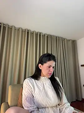 Snapshot of Alice_Biel chatting on June 2026 01:30:01 AM Alice Biel online show from June 2026 01:30:01 AM