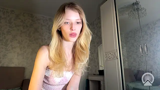 Snapshot of Evvie_Summn1 chatting on September 2025 03:00:02 PM Evvie Summn1 online show from September 2025 03:00:02 PM
