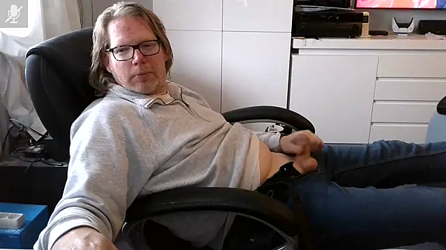 Snapshot of VSteph chatting on June 2026 04:17:02 PM VSteph online show from June 2026 04:17:02 PM