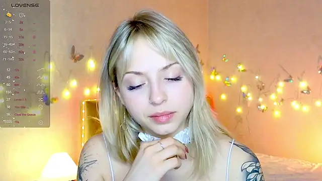 Snapshot of lavenderluxe chatting on January 2025 02:56:02 PM lavenderluxe online show from January 2025 02:56:02 PM