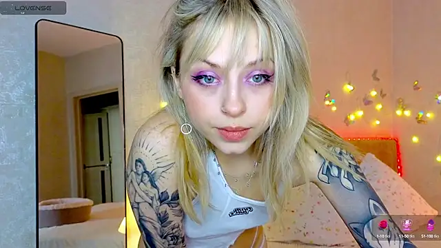 Snapshot of lavenderluxe chatting on January 2025 12:06:02 PM lavenderluxe online show from January 2025 12:06:02 PM