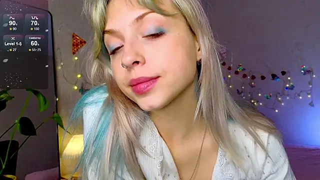 Snapshot of lavenderluxe chatting on September 2025 05:57:01 PM lavenderluxe online show from September 2025 05:57:01 PM