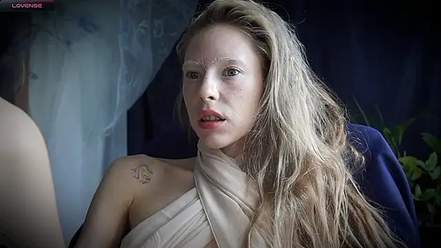 Snapshot of _Phantom_thread_ chatting on June 2026 12:54:02 PM Phantom thread online show from June 2026 12:54:02 PM