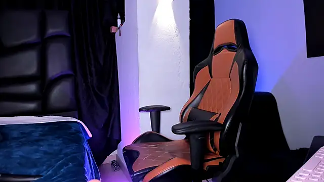 Snapshot of LexieandNate chatting on February 2025 09:32:02 AM LexieandNate online show from February 2025 09:32:02 AM