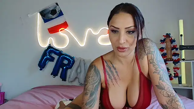 Snapshot of JuliaVegaOff chatting on June 2026 11:21:02 AM JuliaVegaOff online show from June 2026 11:21:02 AM