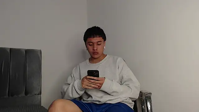 alex-lover online show from November 2025 02:21:01 AM