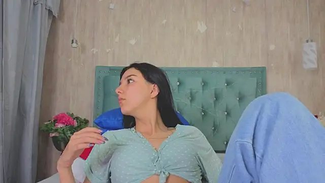 Snapshot of Marcelaa_fox chatting on November 2025 07:36:01 PM Marcelaa fox online show from November 2025 07:36:01 PM