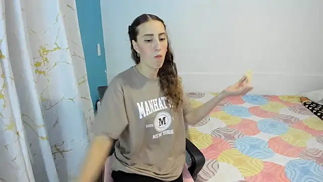 Snapshot of RachelJones_ chatting on June 2026 04:45:01 AM RachelJones online show from June 2026 04:45:01 AM