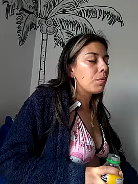 Snapshot of Sweel_Leyva18 chatting on December 2024 06:22:01 PM Sweel Leyva18 online show from December 2024 06:22:01 PM