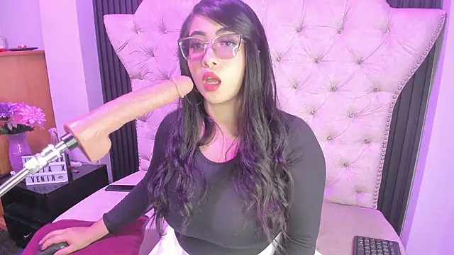 Sexy cristall  online show from February 2026 07:29:02 PM