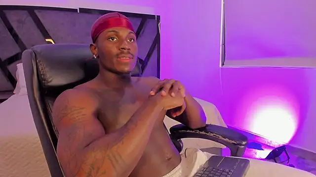 EthanTravis  online show from February 2025 09:32:02 PM