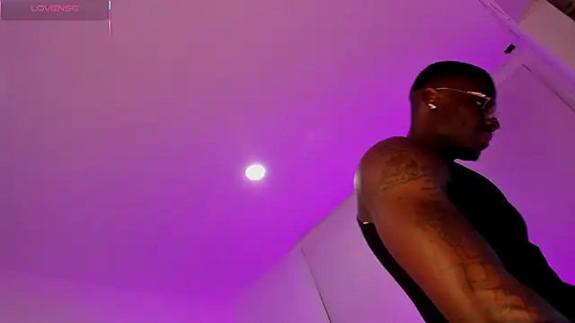 EthanTravis  online show from March 2025 12:32:01 AM