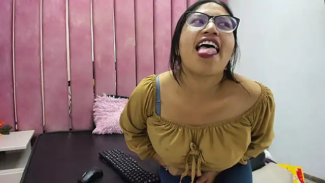 Snapshot of Miaa_Smiith_ chatting on November 2025 03:53:02 AM Miaa Smiith online show from November 2025 03:53:02 AM