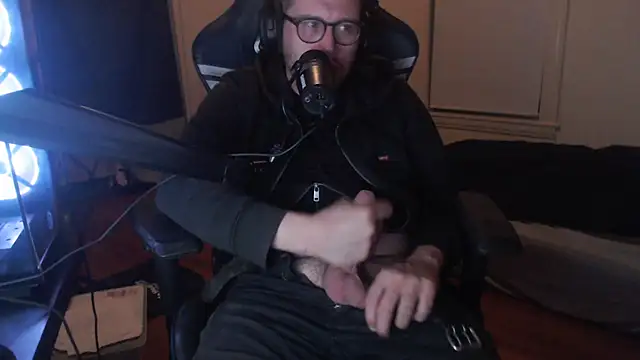 chicostick413 online show from September 2025 04:15:01 AM