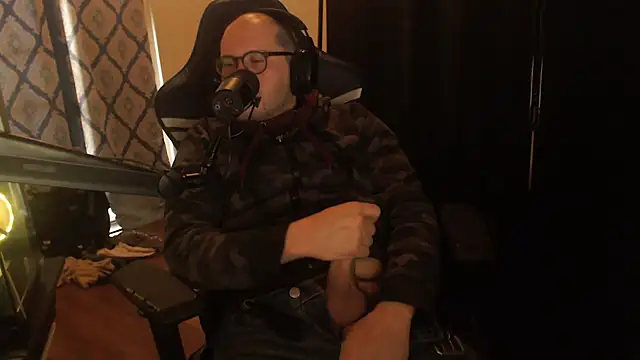 chicostick413 online show from February 2026 03:30:02 PM