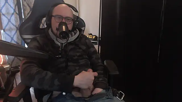 chicostick413 online show from March 2026 02:45:01 PM