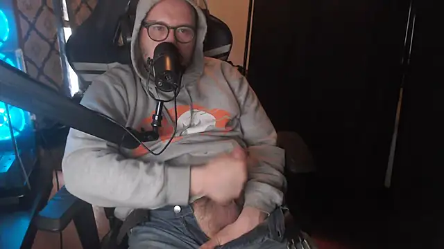 chicostick413 online show from April 2026 05:50:02 PM