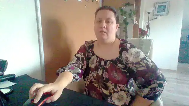 Snapshot of ReifeVenna chatting on December 2024 08:02:01 AM ReifeVenna online show from December 2024 08:02:01 AM
