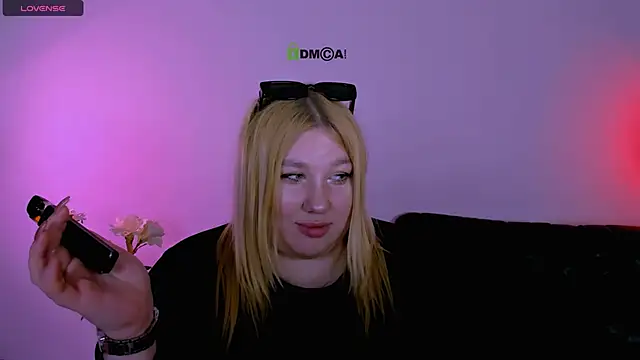 juli kisss online show from June 2026 10:25:01 AM