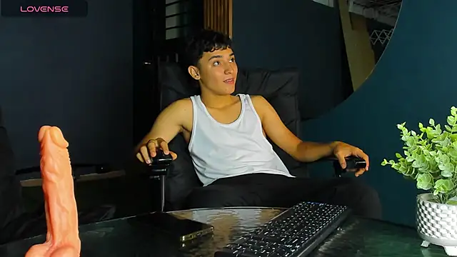 Austin Cardieff online show from February 2025 03:44:02 AM