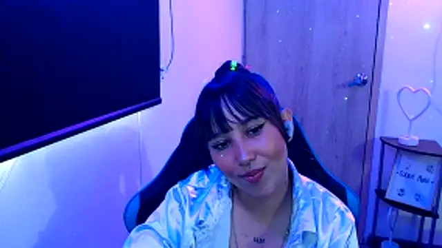 Skarlet Adams28 online show from May 2026 08:37:01 PM