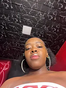 Snapshot of Thyana_LS chatting on October 2025 01:35:02 PM Thyana LS online show from October 2025 01:35:02 PM