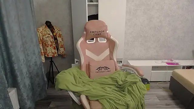 Snapshot of sweetserenity5 chatting on February 2025 08:37:01 PM sweetserenity5 online show from February 2025 08:37:01 PM