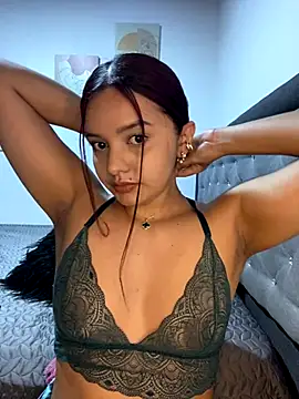 Melanyprada online show from December 2025 09:25:01 AM