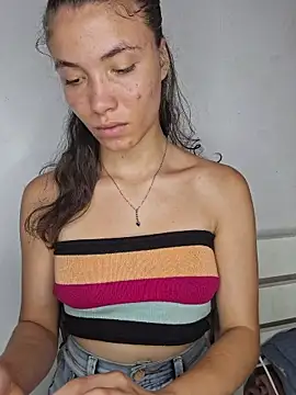 HelenHoltz online show from December 2025 01:42:01 PM