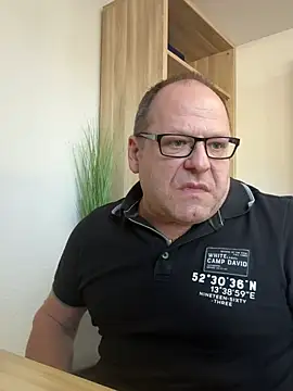 coupleLatinaLovers online show from December 2024 09:14:01 AM