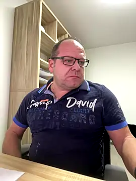 coupleLatinaLovers online show from November 2025 08:25:01 AM