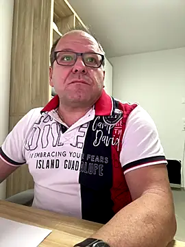 coupleLatinaLovers online show from December 2025 06:07:01 AM